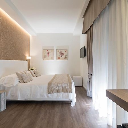 Hotel Mon Cheri リッチョーネ エクステリア 写真