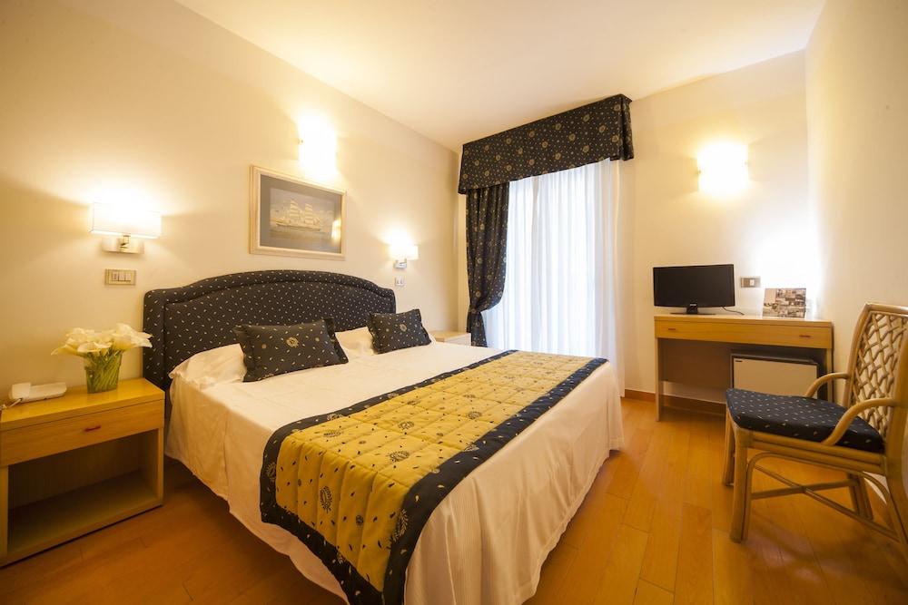 Hotel Mon Cheri リッチョーネ エクステリア 写真