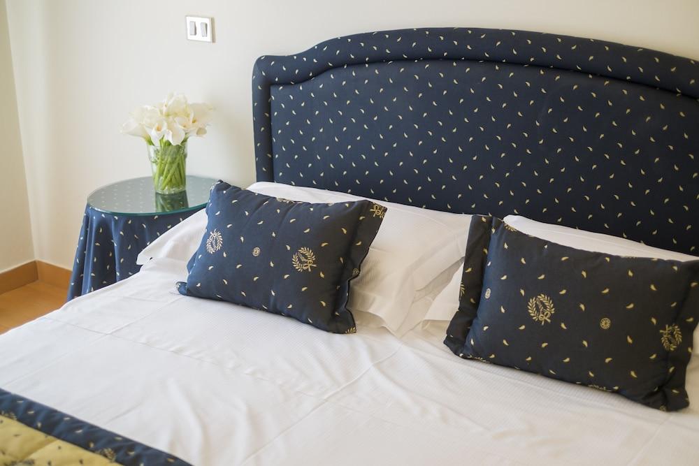 Hotel Mon Cheri リッチョーネ エクステリア 写真