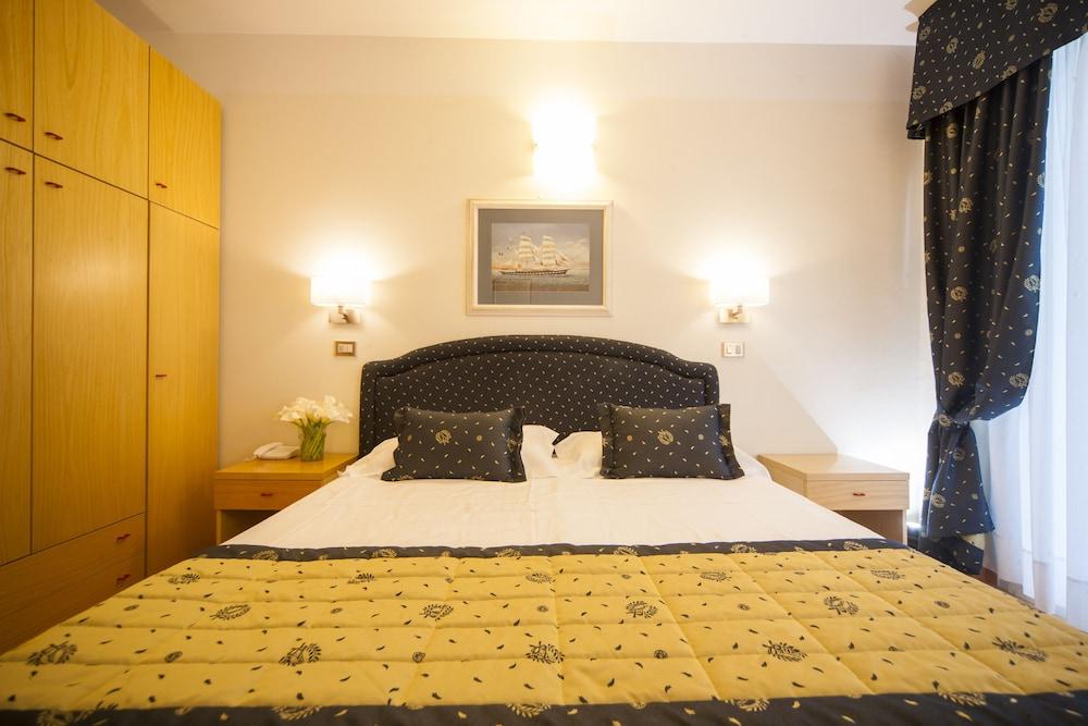 Hotel Mon Cheri リッチョーネ エクステリア 写真