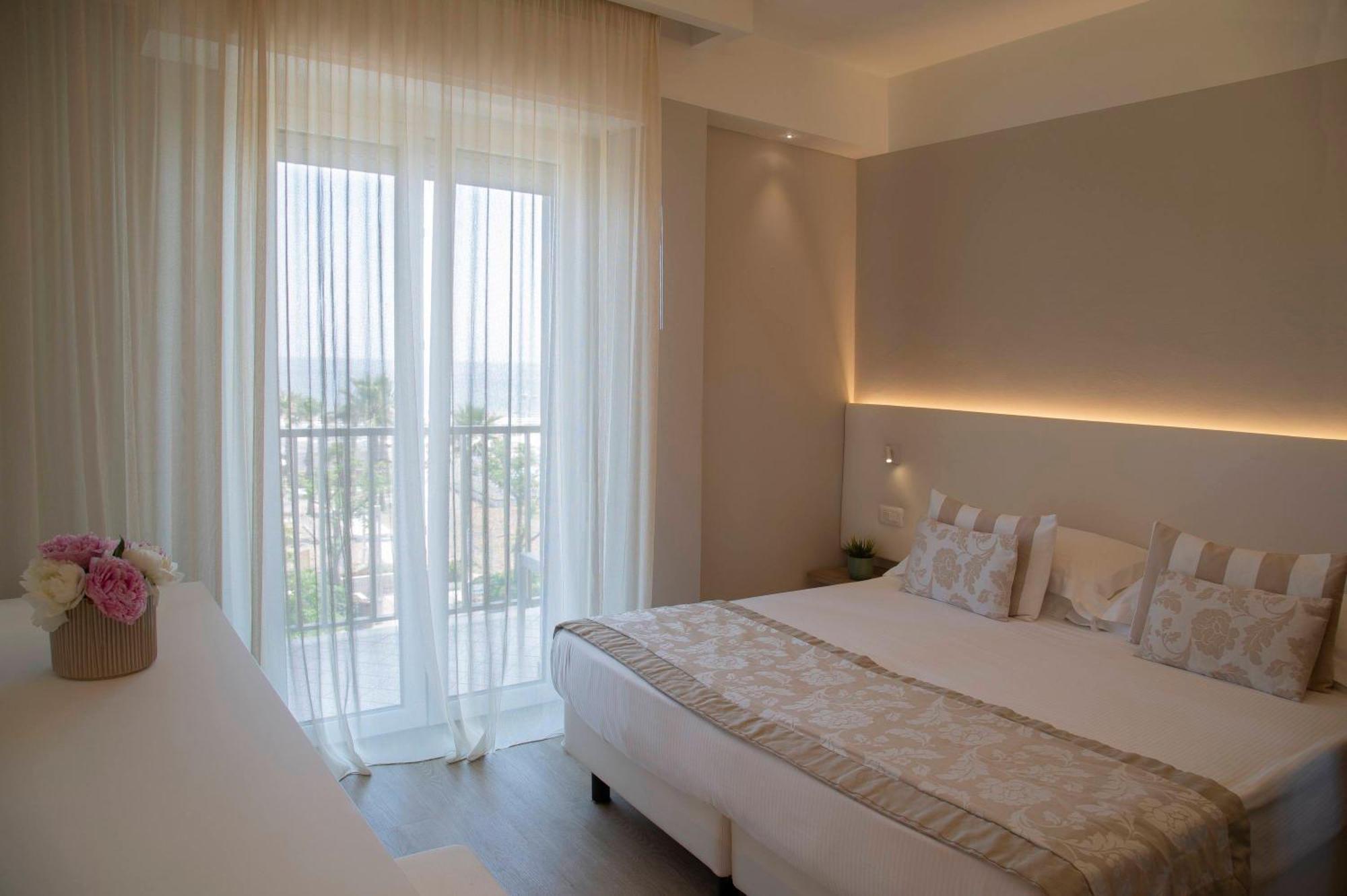 Hotel Mon Cheri リッチョーネ 部屋 写真
