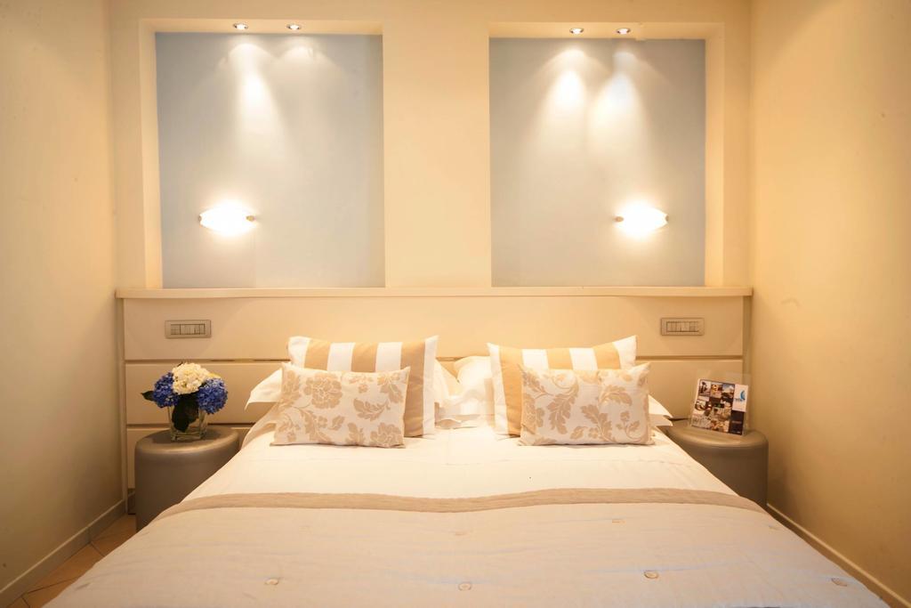 Hotel Mon Cheri リッチョーネ エクステリア 写真