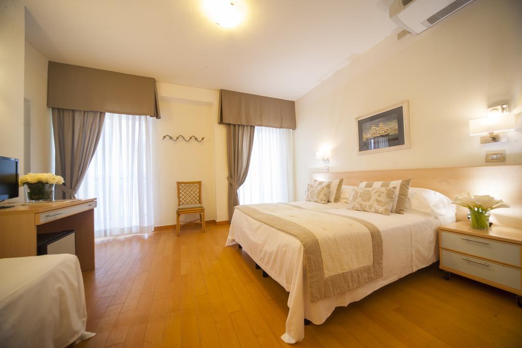 Hotel Mon Cheri リッチョーネ エクステリア 写真