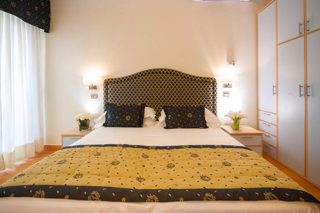 Hotel Mon Cheri リッチョーネ 部屋 写真
