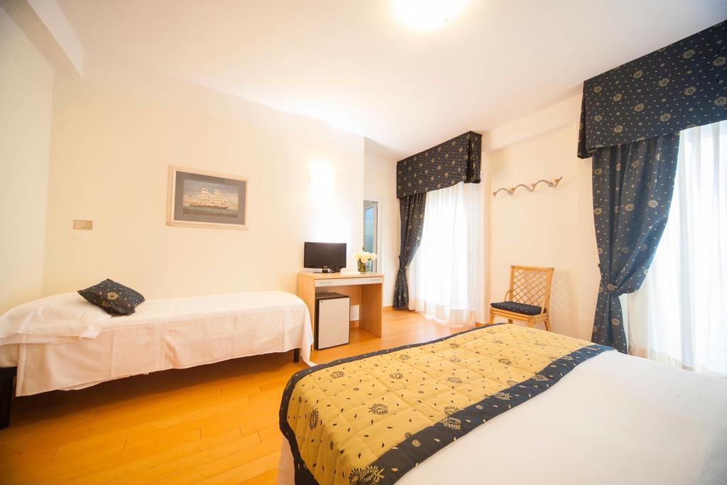 Hotel Mon Cheri リッチョーネ 部屋 写真