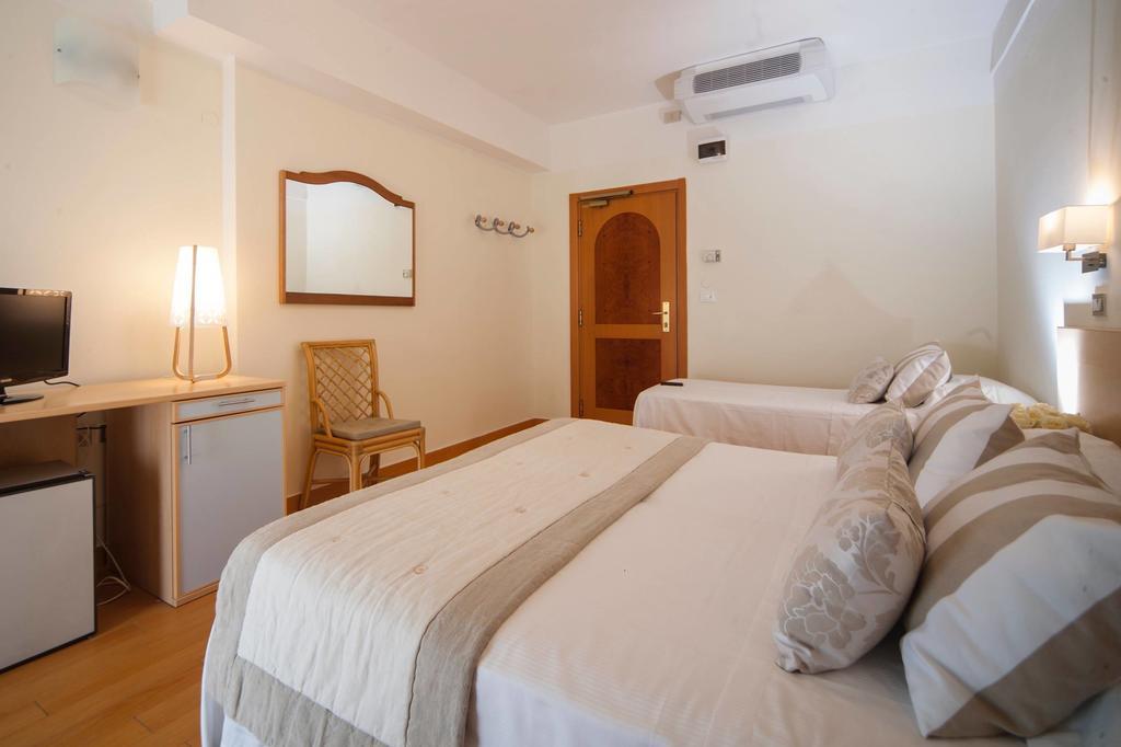 Hotel Mon Cheri リッチョーネ 部屋 写真