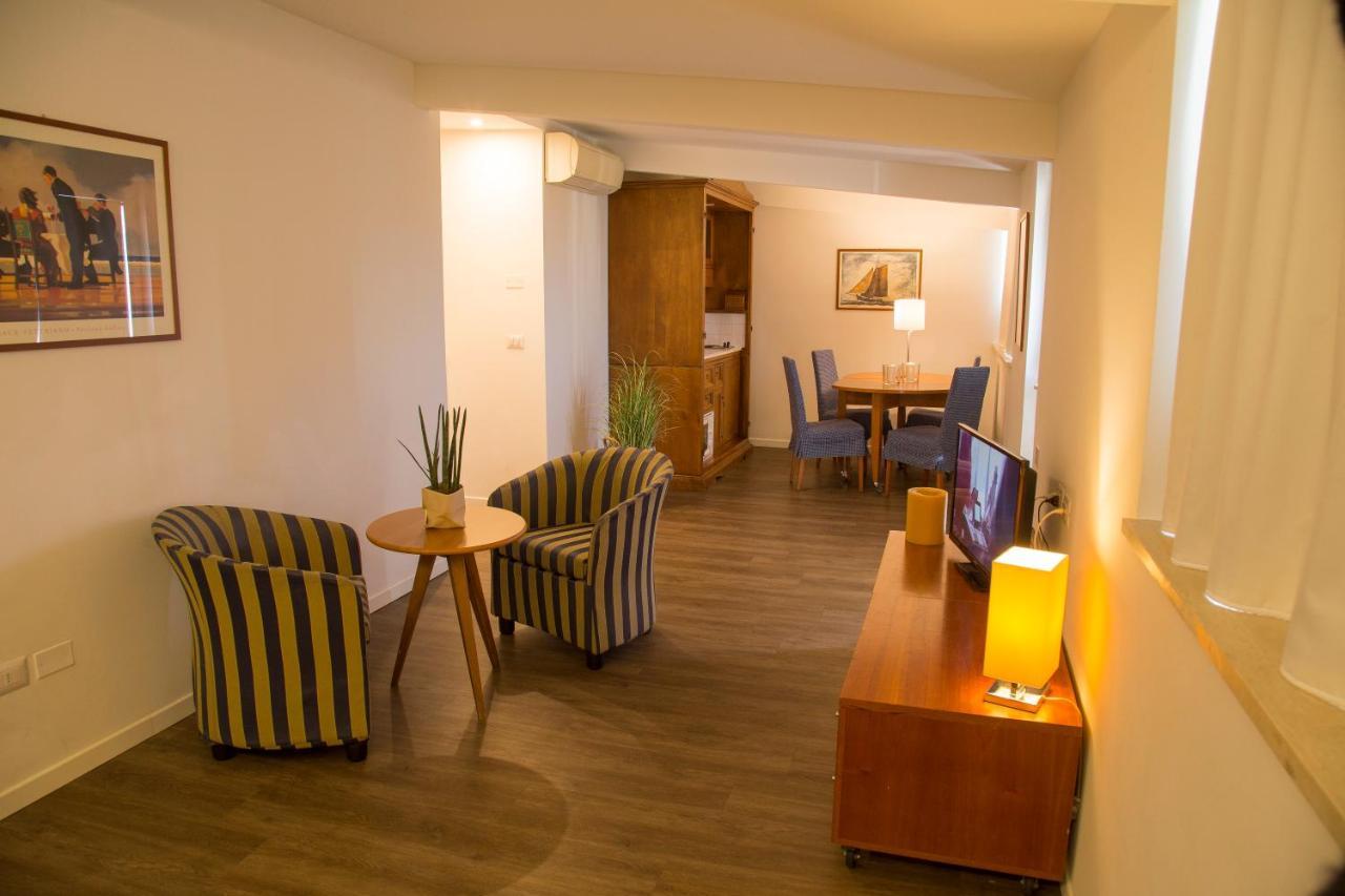 Hotel Mon Cheri リッチョーネ エクステリア 写真